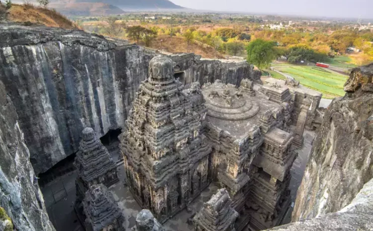  Ajanta and Ellora Caves: A Testament to India’s Artistic and Spiritual Heritage